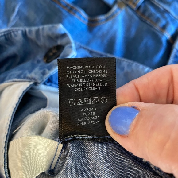 Ann Taylor Boho Wide Leg Jeans Pants
Size 2
Pockets front and back - Picture 6 of 6